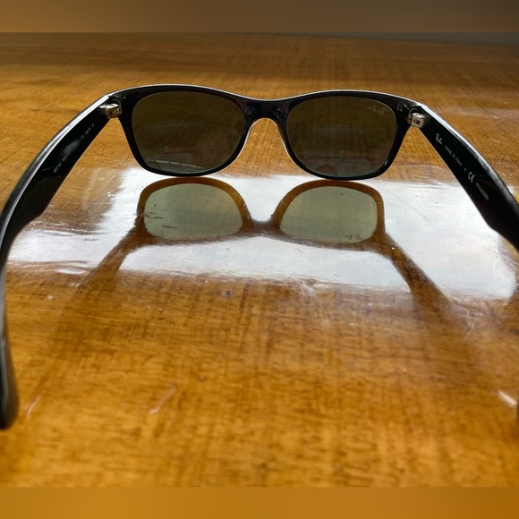 Ray-Ban “New Wayfarer 2132” Polarized Sunglasses, Unisex Style - Picture 6 of 11